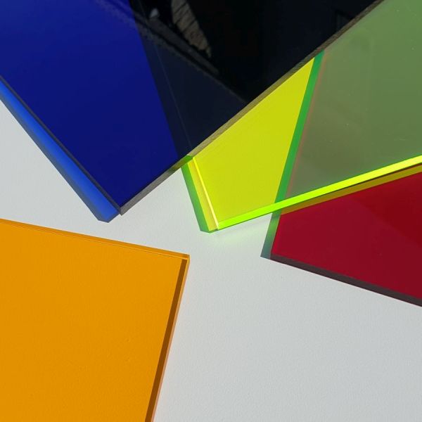 Plexiglasscheiben farbig und transparent
