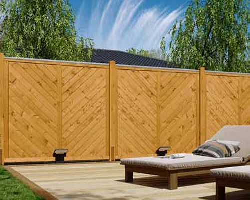 Sichtschutzzaun aus Holz
